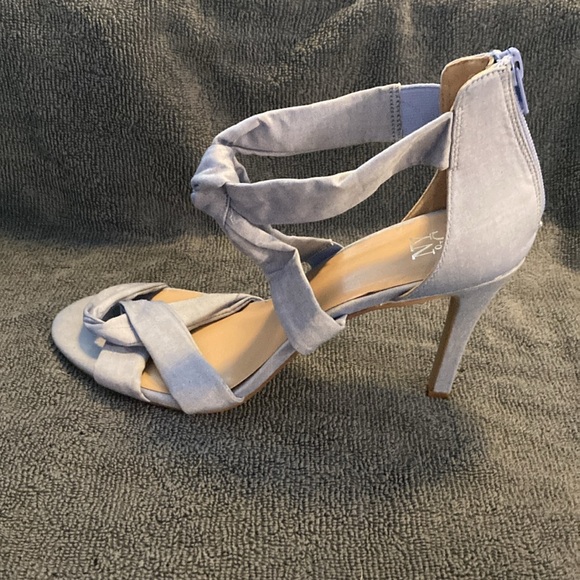 Light blue NY&C 3 1/2 inch heels. - Picture 3 of 5